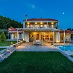 Vilă Luxury With Private Pool In Skopelos, Ideal For Families, Aelia By Kardous